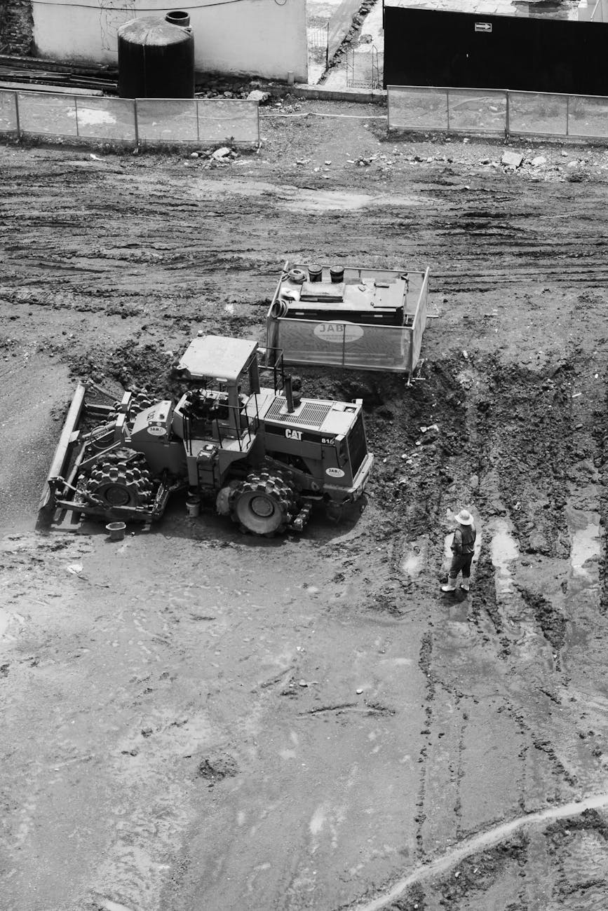 Overhead view of a tractor in muddy construction site, Ciudad de México.