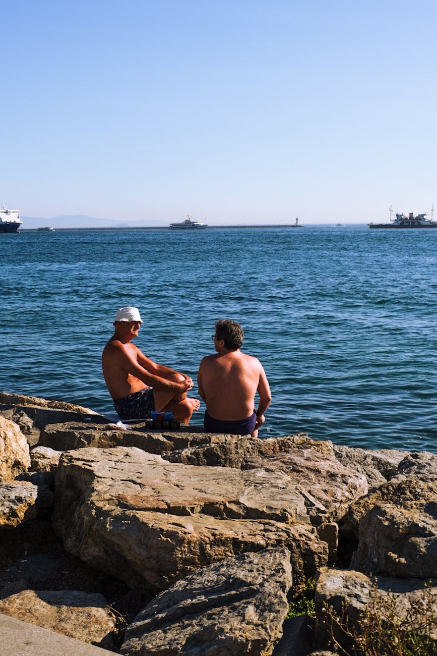 Two men enjoying a sunny day by the sea in İstanbul, Türkiye.