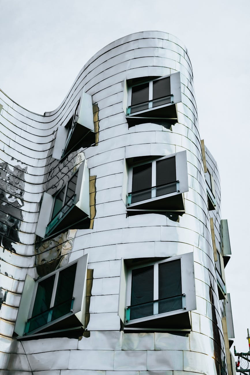 Curved modern architecture with distinct windows in Düsseldorf, NRW, Germany.