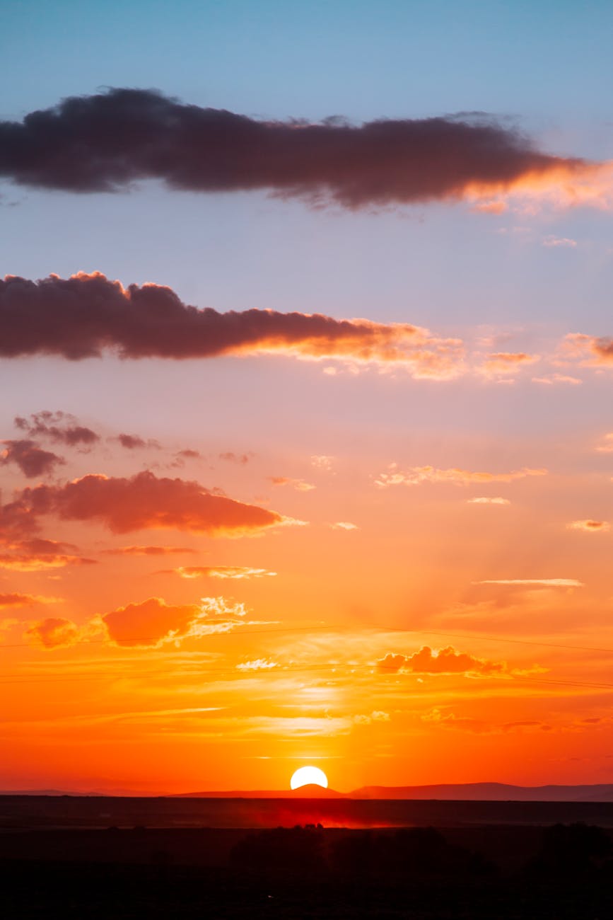 A breathtaking sunset with vibrant colors over a scenic landscape in Türkiye, showcasing natural beauty.