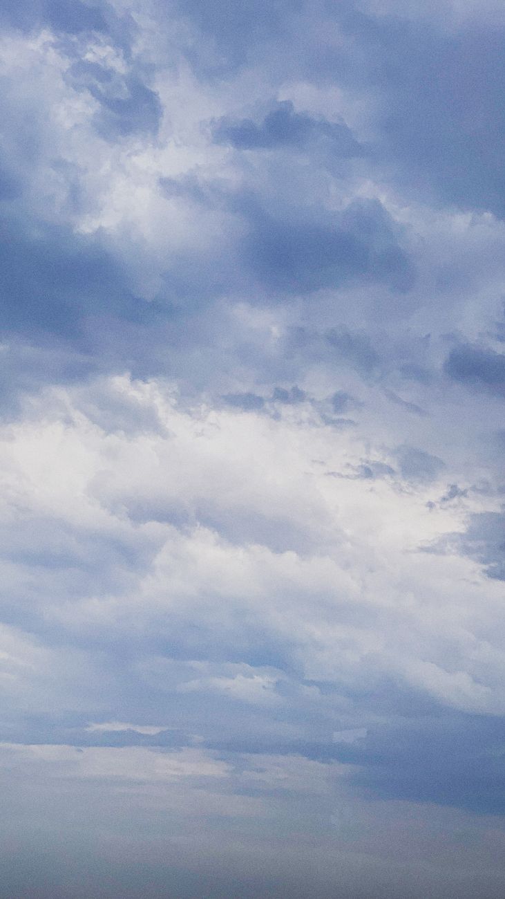 A serene and captivating view of a cloudy sky, perfect for weather and nature themes.