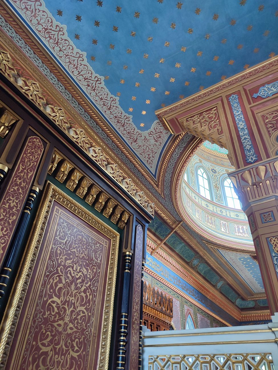 Explore the intricate interior decorations and stunning dome of a historic architectural masterpiece.