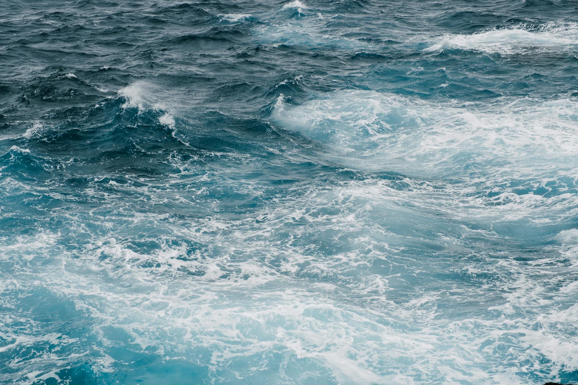 A mesmerizing view of the dynamic ocean waves captured off Lanzarote's coastline.