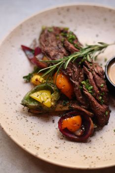 Steak frites en un bistro