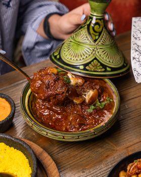 Tajine marroqui tradicional
